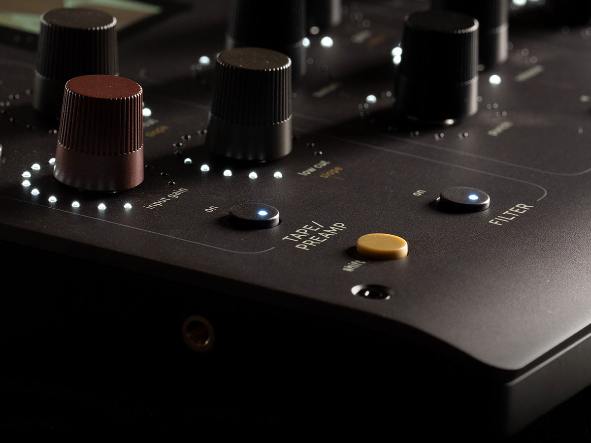 Ten high-resolution screens