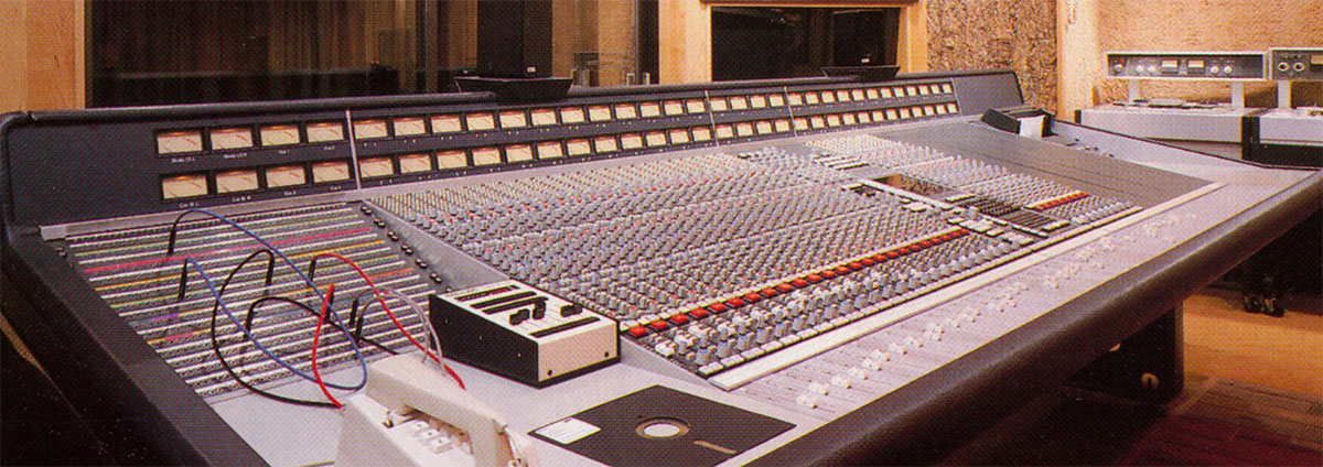 Solid State Logic SL 4000 E was introduced in 1980 and is to this day used in a large number of high end studios all over the world. Softube’s model includes the most sought after equalizer version, the black knob E242.